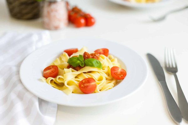 Quelle variété de tomate cerise est la plus adaptée pour une culture en balcon urbain?